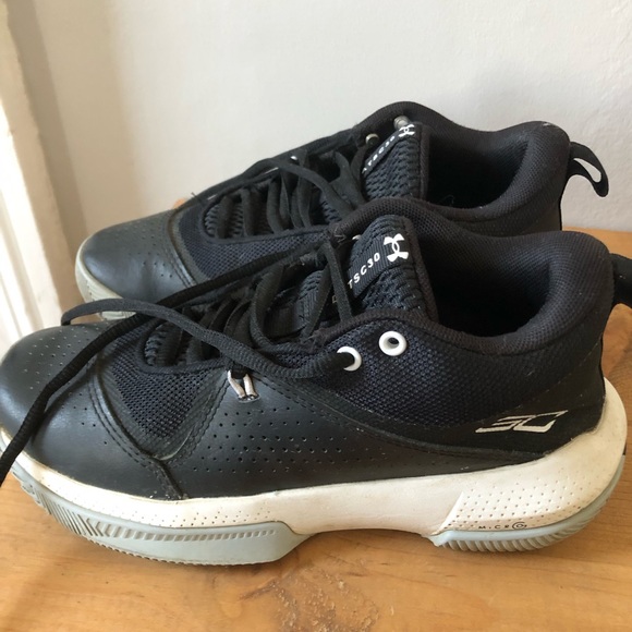 Youth boys Underarmour runners - Picture 3 of 6